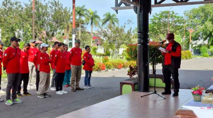 Pelepasan Kontingen Peserta Festival Budaya Isen Mulang Tahun 2025 di Halaman Kantor Bupati Kotim, Sabtu, 17 Mei 2025.