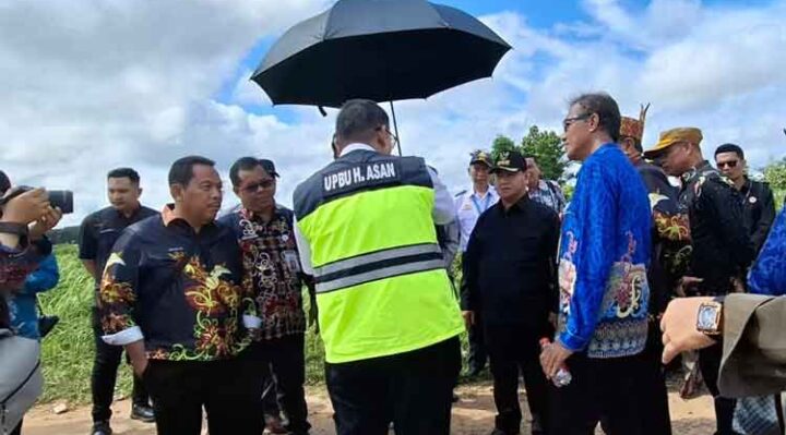 Pemantauan areal pengembangan Bandara H Asan Sampit, Kamis, 22 Mei 2025.