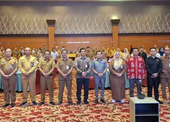 Pembukaan Rapat Koordinasi Optimalisasi Pendapatan Pajak Daerah dan Retribusi Daerah di Ballroom Aquarius Boutique Hotel Sampit, Selasa, 27 Mei 2025