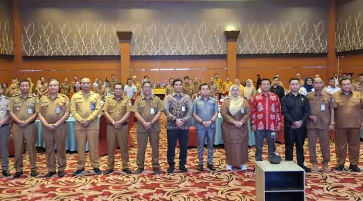 Pembukaan Rapat Koordinasi Optimalisasi Pendapatan Pajak Daerah dan Retribusi Daerah di Ballroom Aquarius Boutique Hotel Sampit, Selasa, 27 Mei 2025