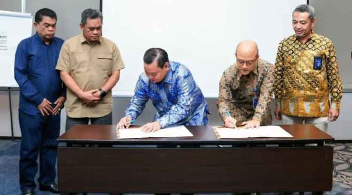 Pemerintah Kabupaten Kotim saat menandatangani MOU dengan PT Krakatau, Selasa, 27 Mei 2025.