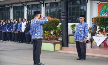 Penjabat Sekretaris Daerah Kotim Masri saat memimpin upacara Hari Kebangkitan Nasional ke 117, Selasa, 20 Mei 2025.