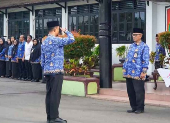 Penjabat Sekretaris Daerah Kotim Masri saat memimpin upacara Hari Kebangkitan Nasional ke 117, Selasa, 20 Mei 2025.