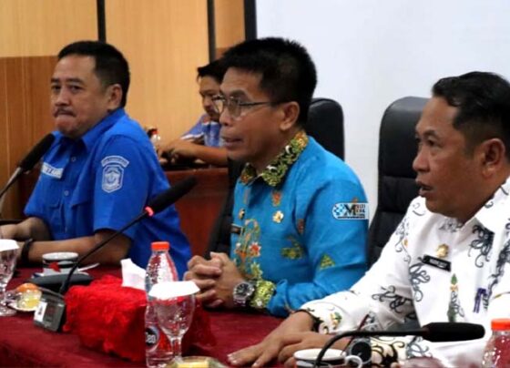 Pj Bupati Murung Raya Hermon saat memimpin rakor persiapan Program Makan Bergizi Gratis