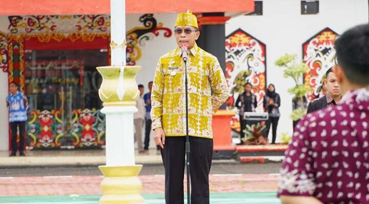 Pj Bupati Murung Raya Pimpin Apel Awal Tahun 2025, Serukan Semangat Baru dan Pelayanan Prima