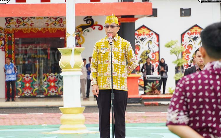 Pj Bupati Murung Raya Pimpin Apel Awal Tahun 2025, Serukan Semangat Baru dan Pelayanan Prima
