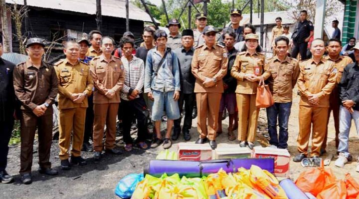 Pj Bupati Murung Raya Tinjau Lokasi Kebakaran di Muara Jaan, Salurkan Bantuan untuk Korban