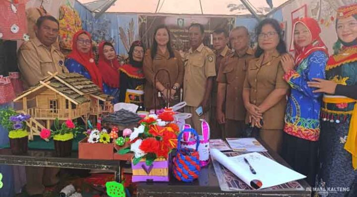 Salah satu stand di Education Expo Sampit 2025 yang dibuka secara resmi, Senin, 19 Mei 2025.