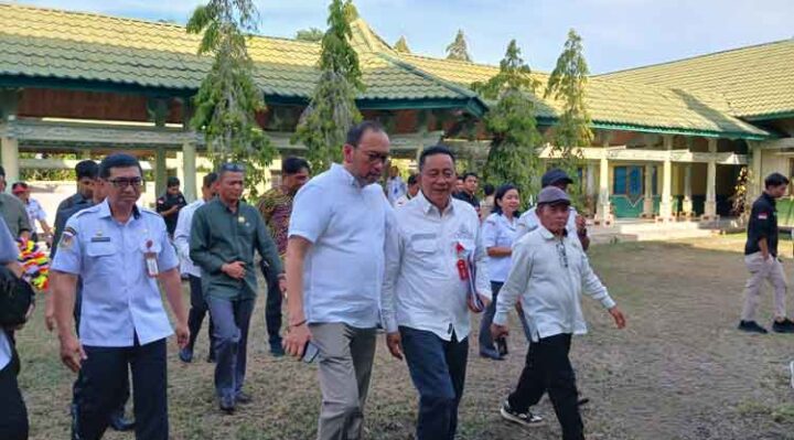 Sekjend Kementerian Sosial RI, Robben Rico melakukan kunjungan kerja di Kabupaten Katingan terkait kesiapan sekolah rakyat, Rabu sore, 21 Mei 2025.