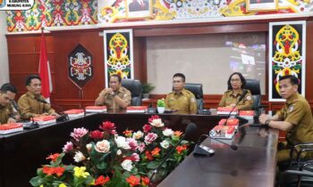 Sekretaris Daerah Murung Raya (Mura), Hermon mengikuti Entry Meeting dengan Tim Badan Pemeriksa Keuangan Republik Indonesia (BPK RI) melalui virtual zoom meeting dalam rangka pemeriksaan LKPD.