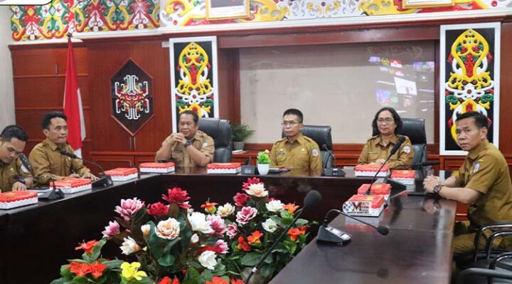 Sekretaris Daerah Murung Raya (Mura), Hermon mengikuti Entry Meeting dengan Tim Badan Pemeriksa Keuangan Republik Indonesia (BPK RI) melalui virtual zoom meeting dalam rangka pemeriksaan LKPD.