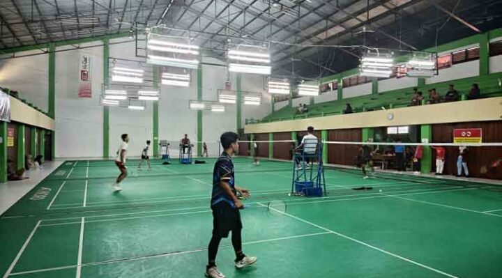 Suasana Turnamen Bulutangkis Liga Pelajar Bupati Kotim, Jumat, 16 Mei 2025