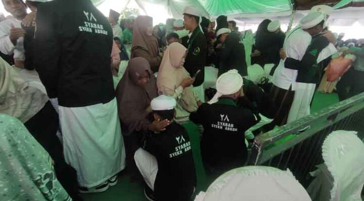 Suasana haru menyelimuti halaman Pondok Pesantren (Ponpes) Salafiyah Darul Amin Sampit, Rabu, 28 Mei 2025.