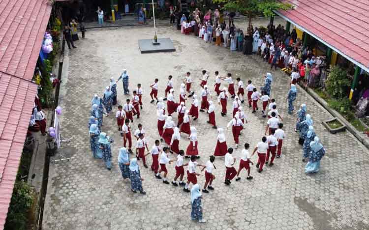 Sederhana tapi Penuh Makna, Begini Suasana Perpisahan Siswa SDN 2 Ketapang Sampit