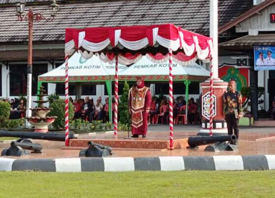 Wabup Kotim Irawati memimpin Upacara Peringatan HUT ke 68 Kalteng di halaman kantor Bupati Kotim, Jumat, 23 Mei 2025