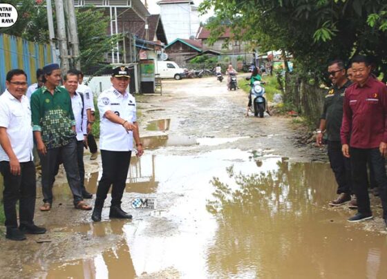Wabup Mura Rahmanto Muhidin menyatakan pihaknya menganggarkan perbaikan akses jalan yang rusak beberapa titik di Kelurahan Muara Laung, Kecamatan Laung Tuhup.