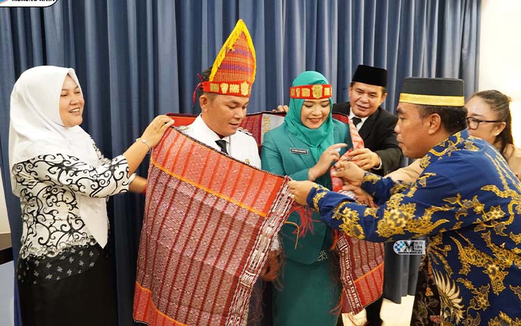 Wabup Murung Raya Rahmanto Terima Gelar Kehormatan Marga Lumban Gaol