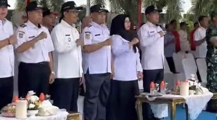 Wakil Bupati Kotim Irawati saat menghadiri apel kesiapsiagaan pengendalian dan penanggulangan kebakaran hutan dan lahan (karhutla) yang digelar di tingkat Provinsi Kalimantan Tengah .