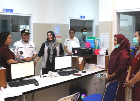 Wakil Bupati Mura Rahmanto Muhidin bersama istri Dina Maulidah kunjungan kerja ke RSUD Puruk Cahu, Rabu, 9 Arpil 2025.