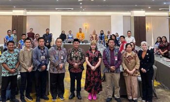 Wakil Bupati Murung Raya, Rahmanto Muhidin (tengah) bersama peserta rapat evaluasi di Jakarta, Kamis, 22 Mei 2025.