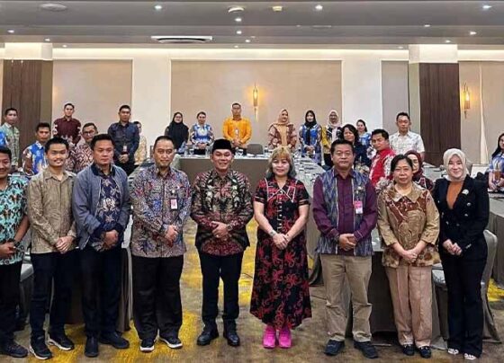 Wakil Bupati Murung Raya, Rahmanto Muhidin (tengah) bersama peserta rapat evaluasi di Jakarta, Kamis, 22 Mei 2025.