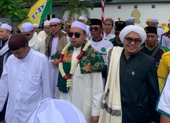 Al Habib Muhammad Bin Abu Bakar Al Aydarus dan Ustadz Royyan dalam acara Haul KH Muhammad Abrar Dahlan.