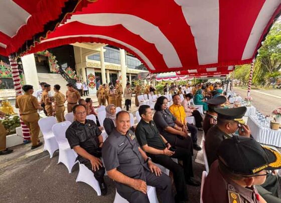 Anggota DPRD Kota Palangka Raya mengikuti upacara gabungan dalam rangka memperingati Hari Lahir Pancasila yang digelar Pemerintah Kota Palangka Raya di Balai Kota, Senin, 2 Juni 2025.