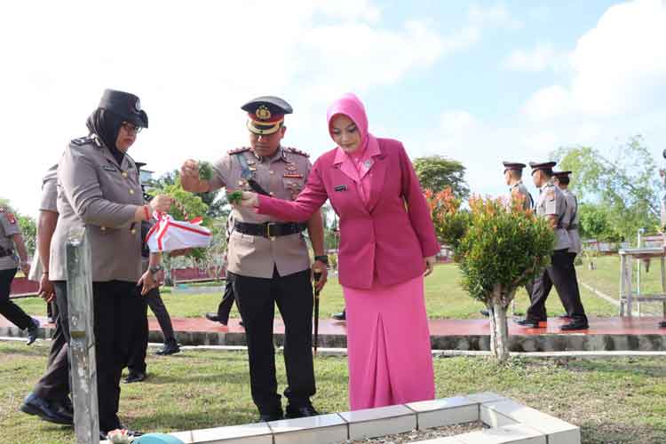 Polres Kotim Ziarah ke TMP Batarung, Hormati Jasa Para Pahlawan