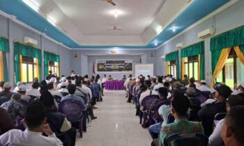 Pelatihan Juru Sembelih Halal dalam rangka menyambut Idul Adha 2025 di Aula Kemenag Kotim, Senin, 2 Juni 2025.