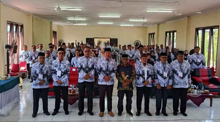 Pj Sekda Kotim Masri bersama PGRI Kotim, Sabtu, 21 Juni 2025