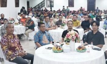 Subandi dua dari kiri menghadiri pembentukann Relawan Damkar e1758693673439