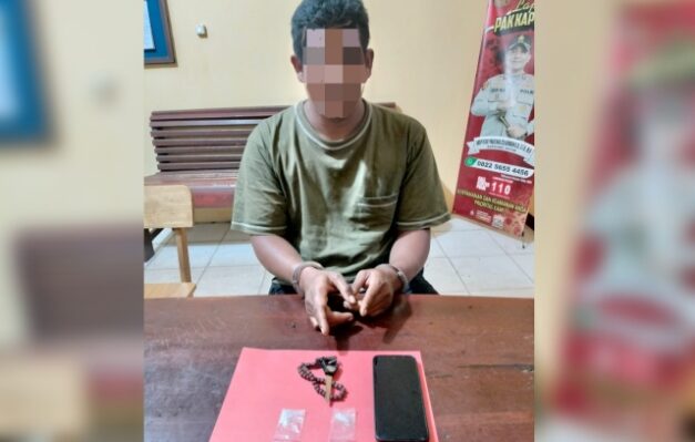 Tersangka kasus narkoba di Desa Pundu bersama barang bukti diamankan Satresnarkoba Polres Kotim