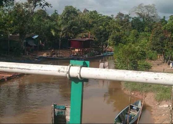 Alat milik pekerja tambang ilegal di Desa Kawan Batu yang siap digunakan untuk menambang.