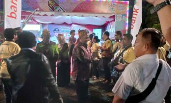 Bupati Katingan, Saiful meninjau stan Katingan Expo 2025