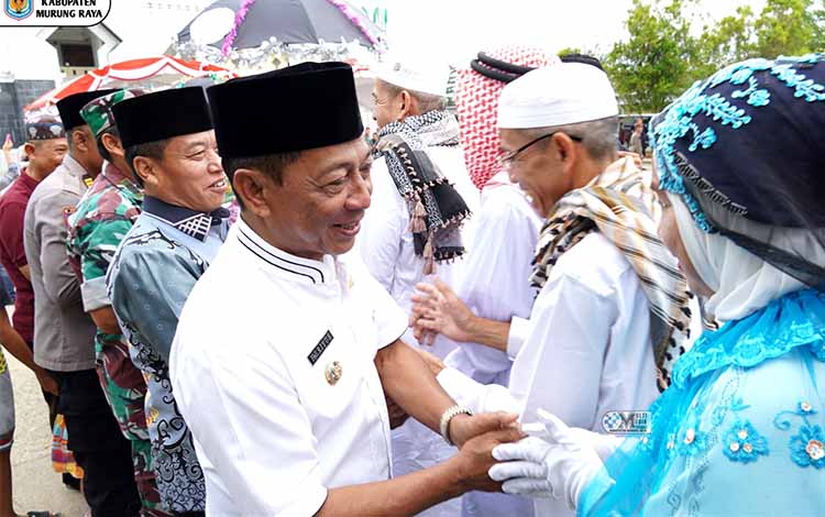 Pemkab Murung Raya Sambut Kepulangan 63 Jemaah Haji 2025, Bupati Heriyus Sampaikan Harapan Mabrur
