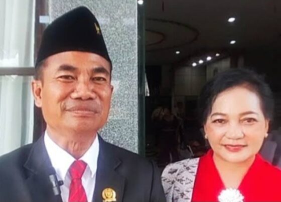 Ketua DPRD Katingan, Marwan Susanto dan istrinya.