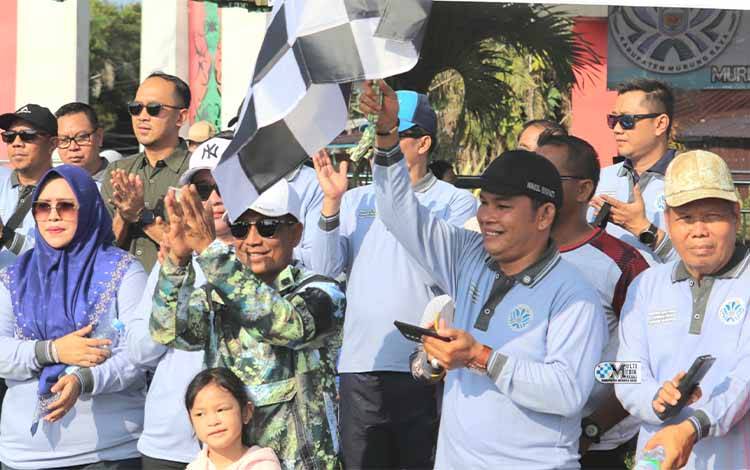 Peringati Hari Lingkungan Hidup 2025, Pemkab Murung Raya Gelar Jalan Sehat dan Aksi Bersih Sampah