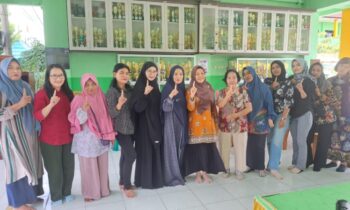 Sejumlah wali murid di SMPN 1 Sampit