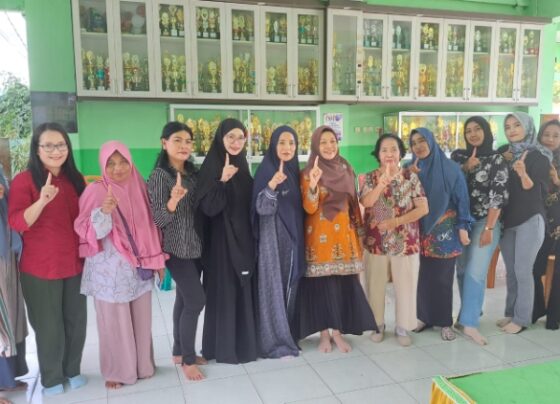 Sejumlah wali murid di SMPN 1 Sampit