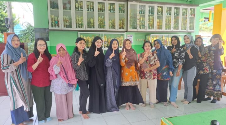 Sejumlah wali murid di SMPN 1 Sampit