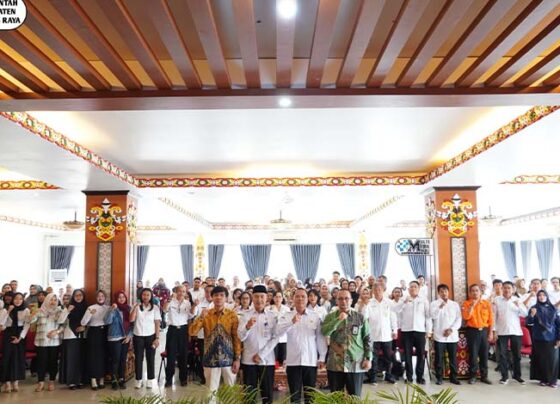 Wakil Bupati Murung Raya (Mura), Rahmanto Muhidin, dalam kegiatan sosialisasi ketenagalistrikan yang diselenggarakan oleh UP3 PLN di Aula Desa Batu Bua II, Kecamatan Laung Tuhup, Selasa, 3 Juni 2025.