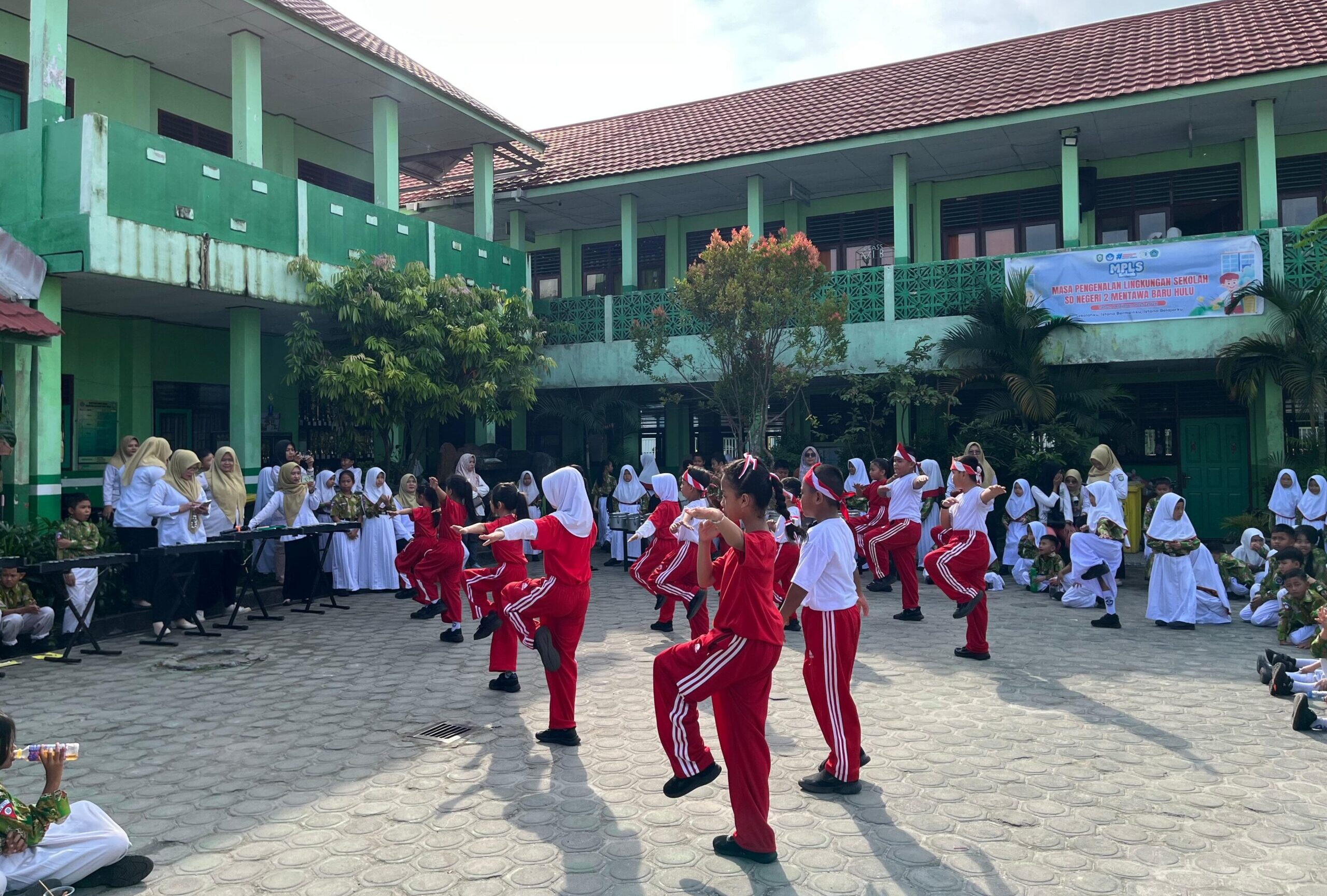 SDN 2 Mentawa Baru Hulu Peringati Hari Anak Nasional 2025 dengan Meriah