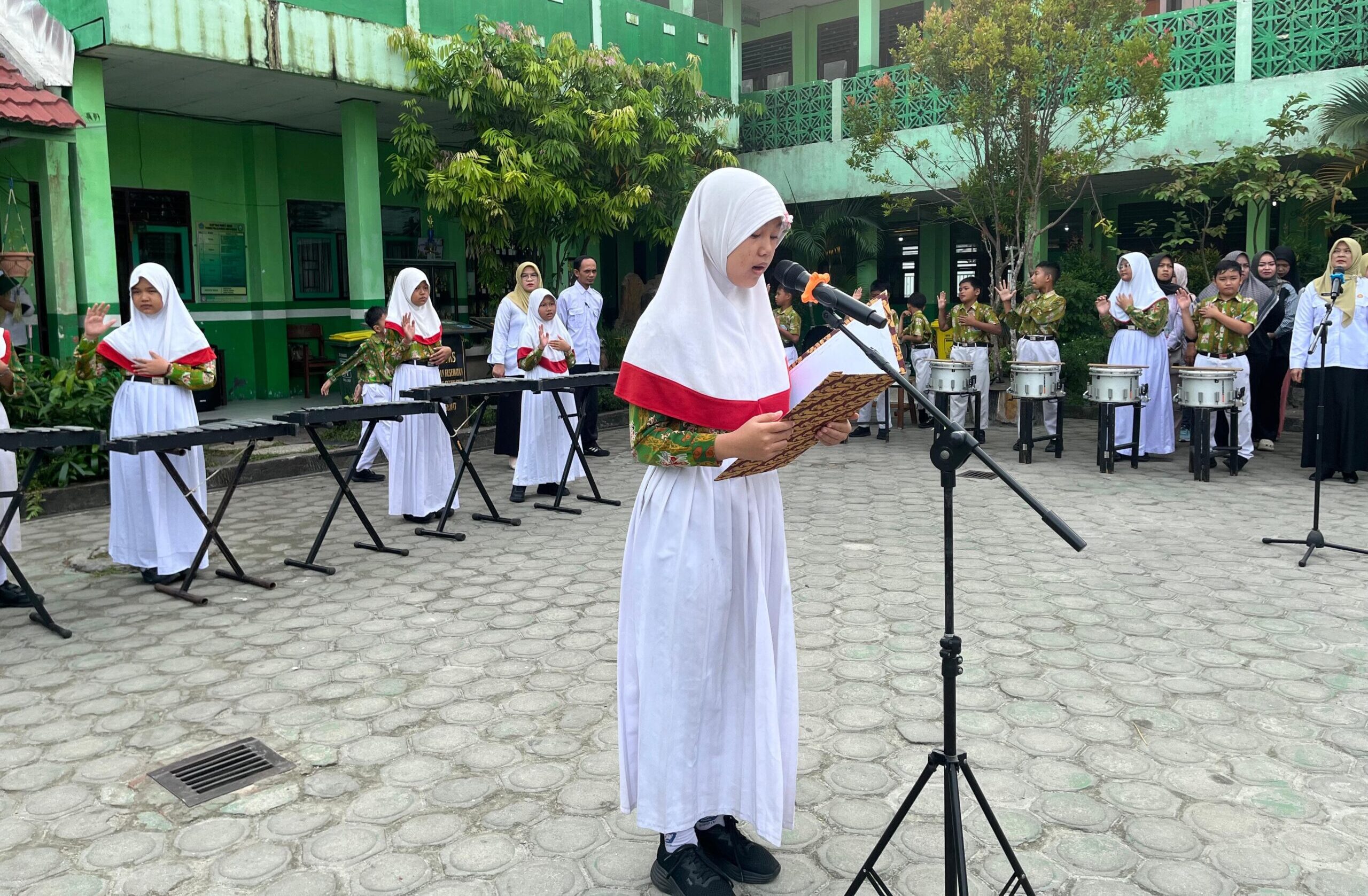 Peringatan Hari Anak Nasional, Murid dan Guru Sekolah ini Ucapkan Ikrar