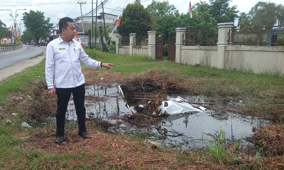 Drainase Tersumbat, Ketua DPRD Kotim Minta Pemkab Tidak Tutup Mata