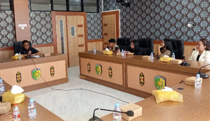 Ketua DPRD Terima Audiensi Mahasiswa KMHDI IAHN Tampung Penyang
