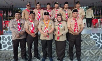 Rudianur (depan paling kanan)