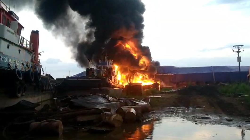 Polisi Libatkan Labfor untuk Tangani Kasus Terbakarnya Kapal Tugboat Batara VII di Dermaga PT NDS